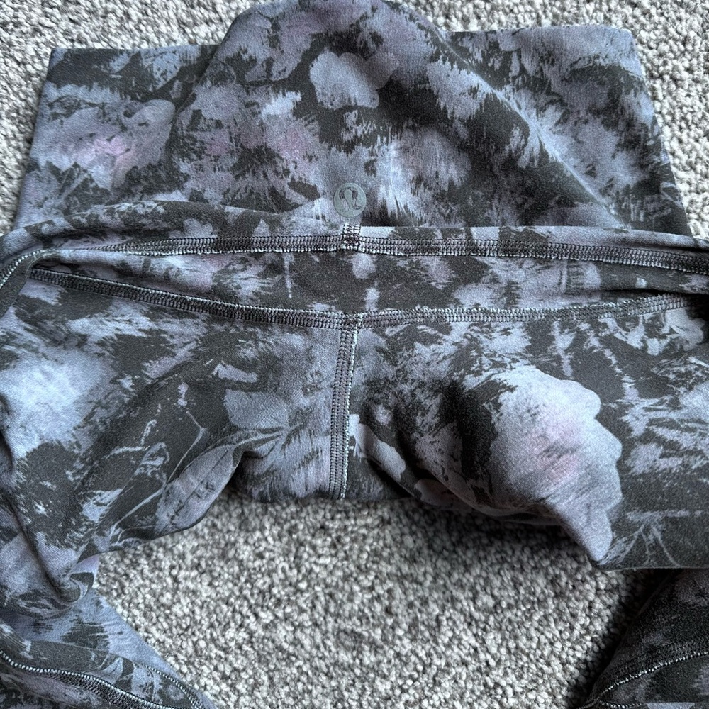 NWOT Lululemon Leggings - Picture 2 of 5